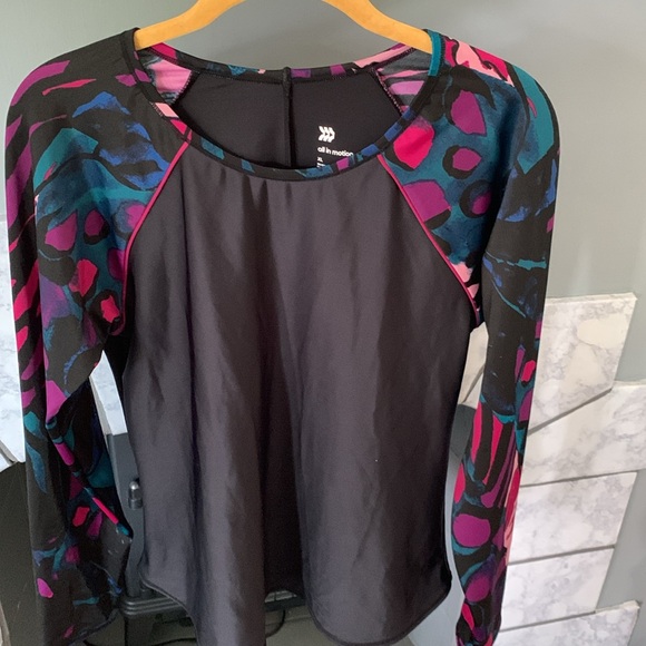 Women’s bundle athletic tops size XL - Picture 2 of 8